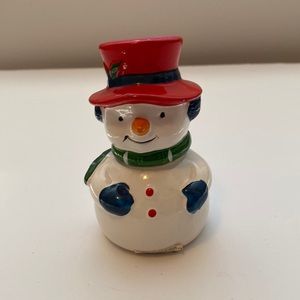 Christmas theme salt and pepper shaker.